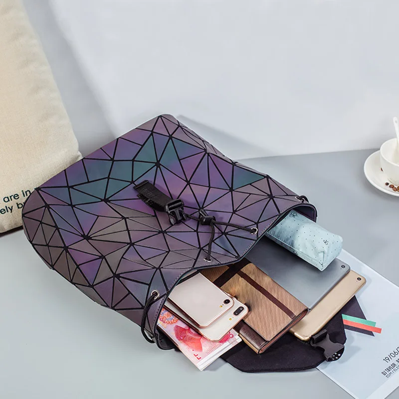 Women-Backpack-Luminous-Geometric-Plaid-Sequin-Female-Backpacks-For-Teenage-Girls-Bagpack-Drawstring-Bag-Holographic-Backpack.jpeg_