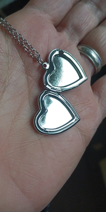 Glow-In-The-Dark Heart Photo Locket Pendant photo review