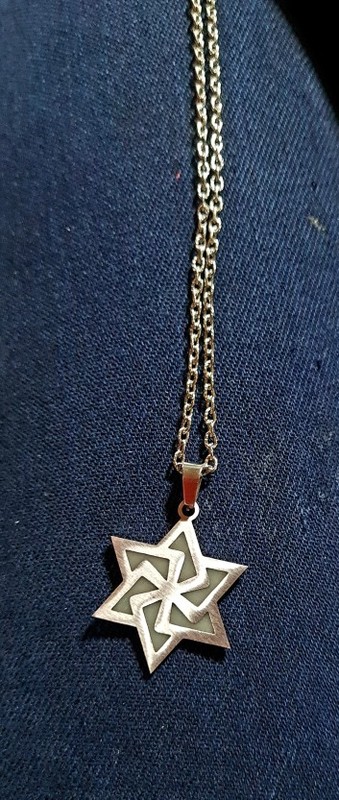 Glow-In-The-Dark Hexagram Pendant photo review